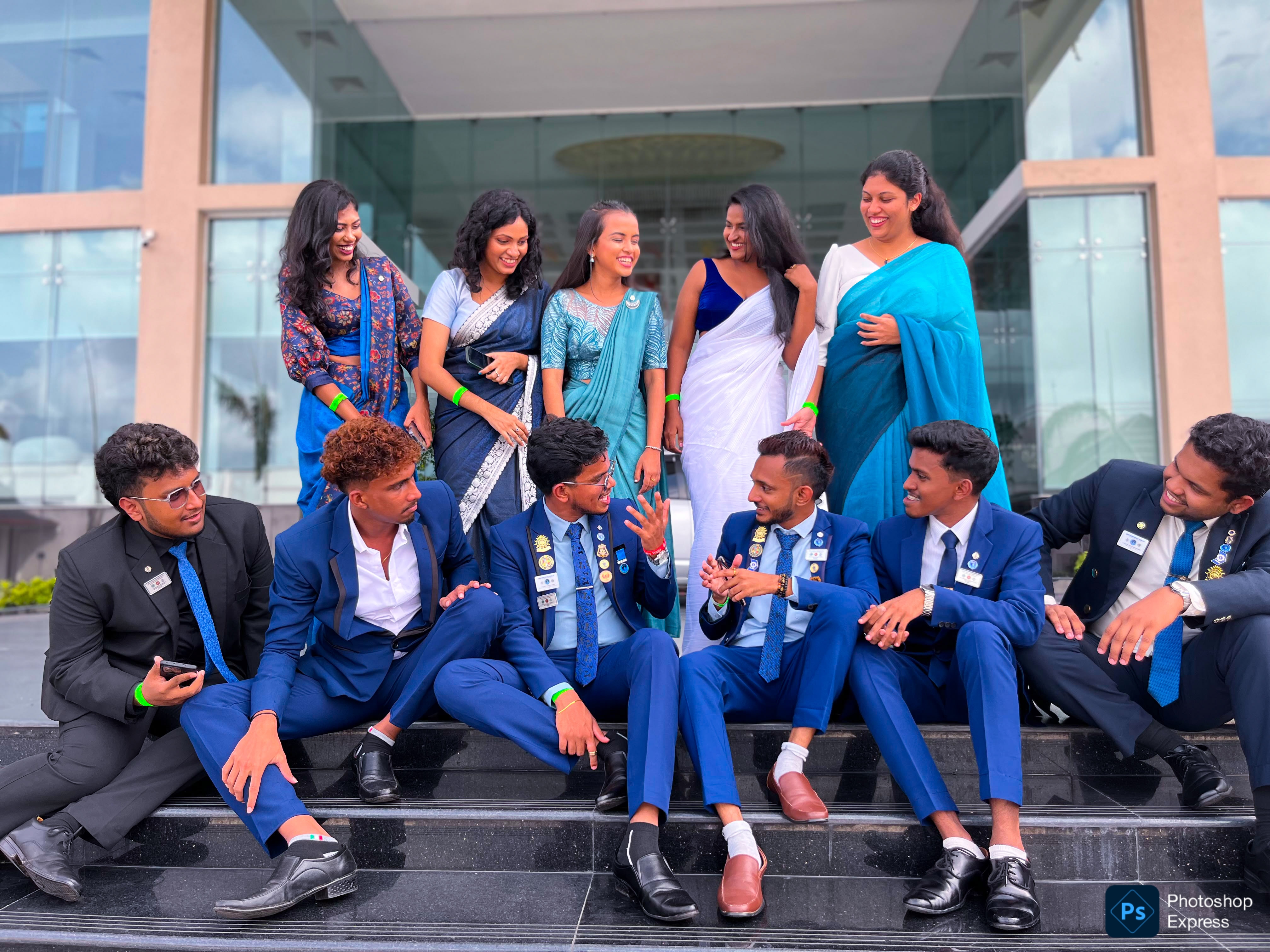 Leo Club of Moratuwa members